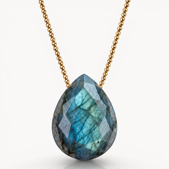 Hidden Light – Labradorite Necklace