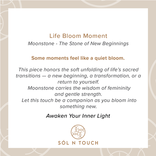 Life Bloom Moment – Moonstone Necklaces (Gold Version)