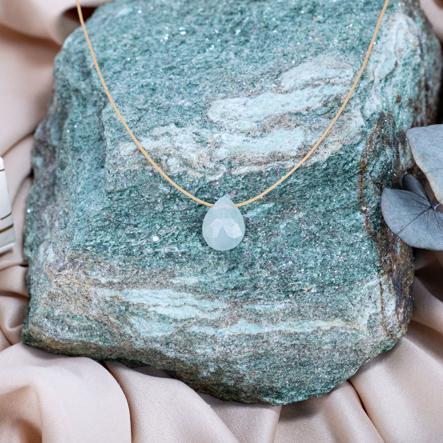 Balance & Touch – Aquamarine Necklace