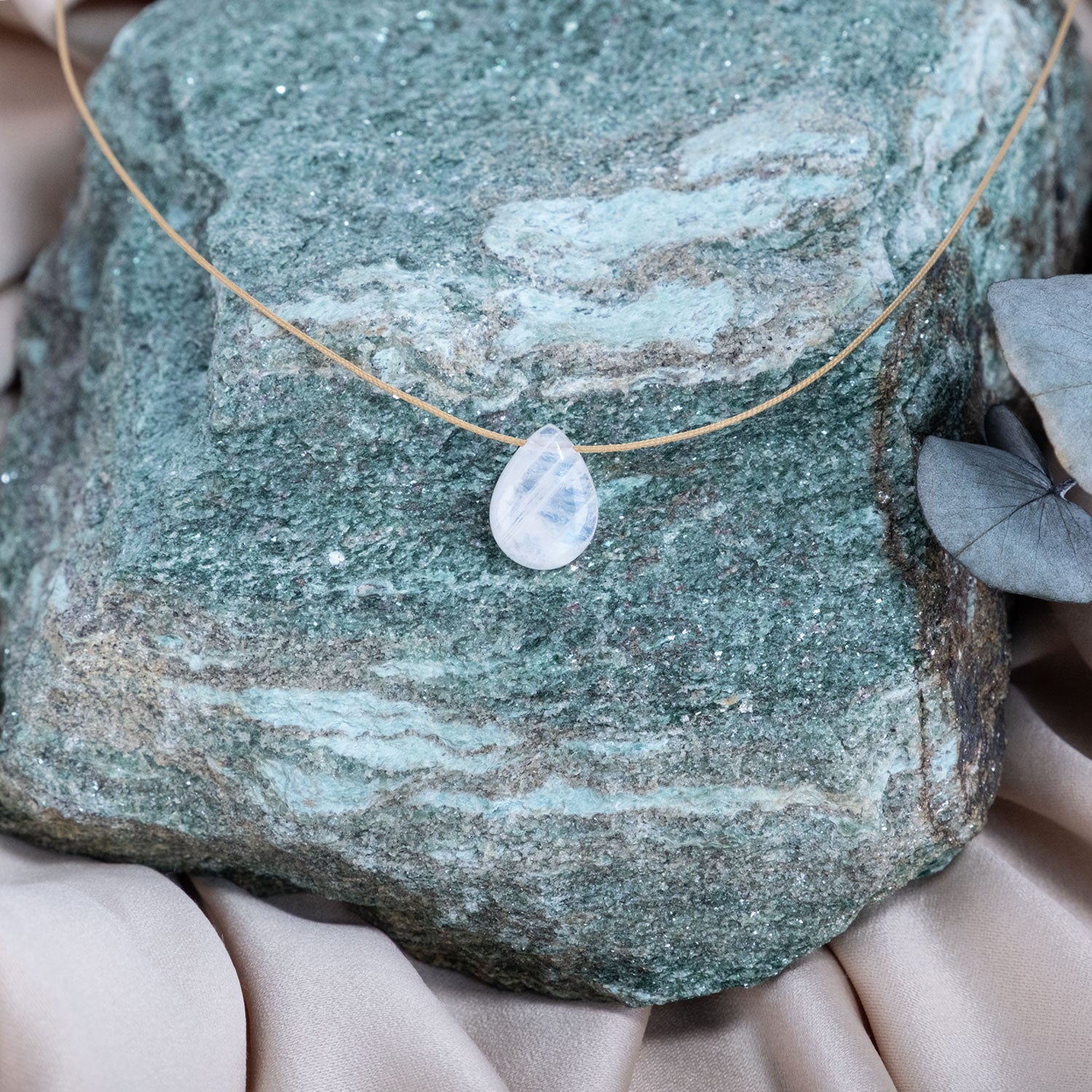 Feminine Energy & Touch – Moonstone Necklace