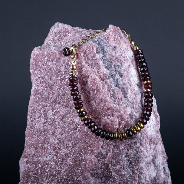Garnet Grace – Sól Elegance Bracelet