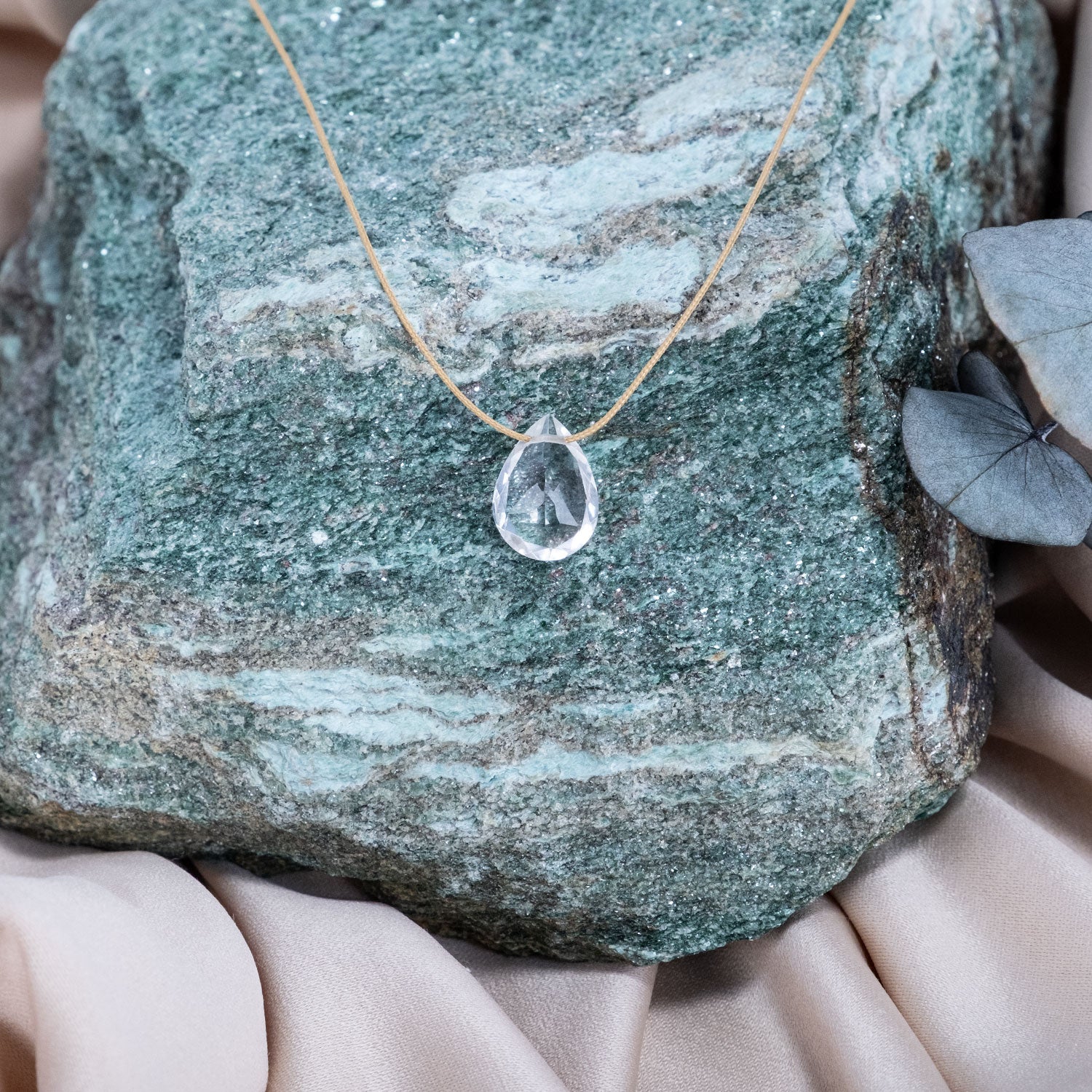 Healing & Touch – Clear Quartz Necklace