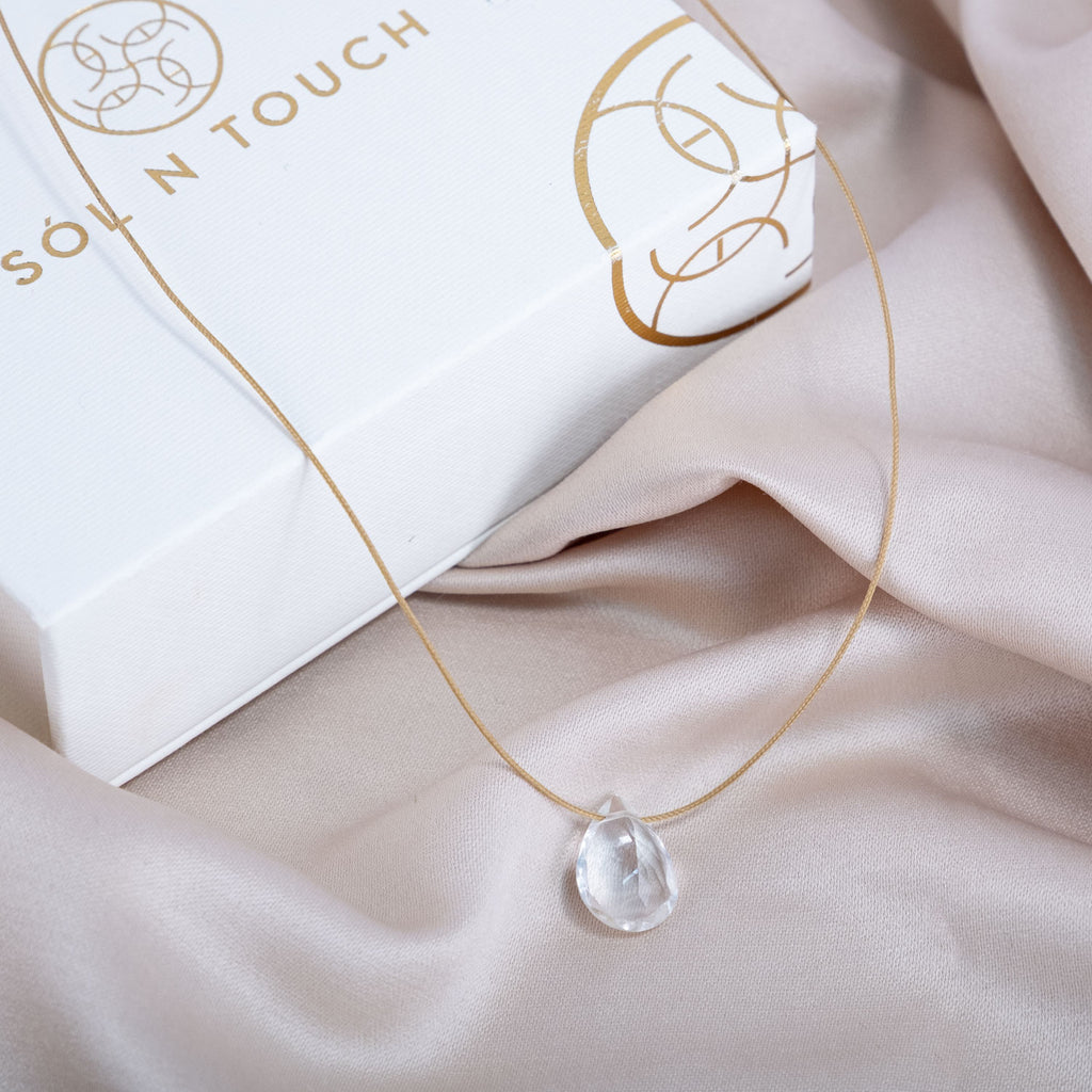 Healing & Touch – Clear Quartz Necklace