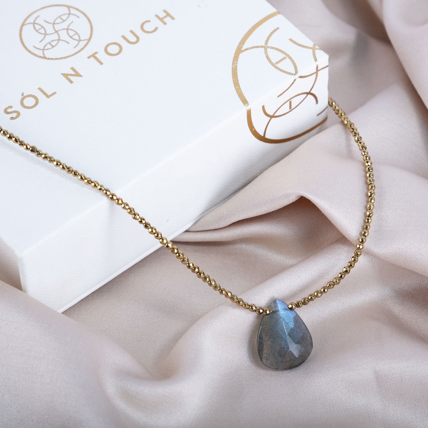 Hidden Light – Labradorite Necklace