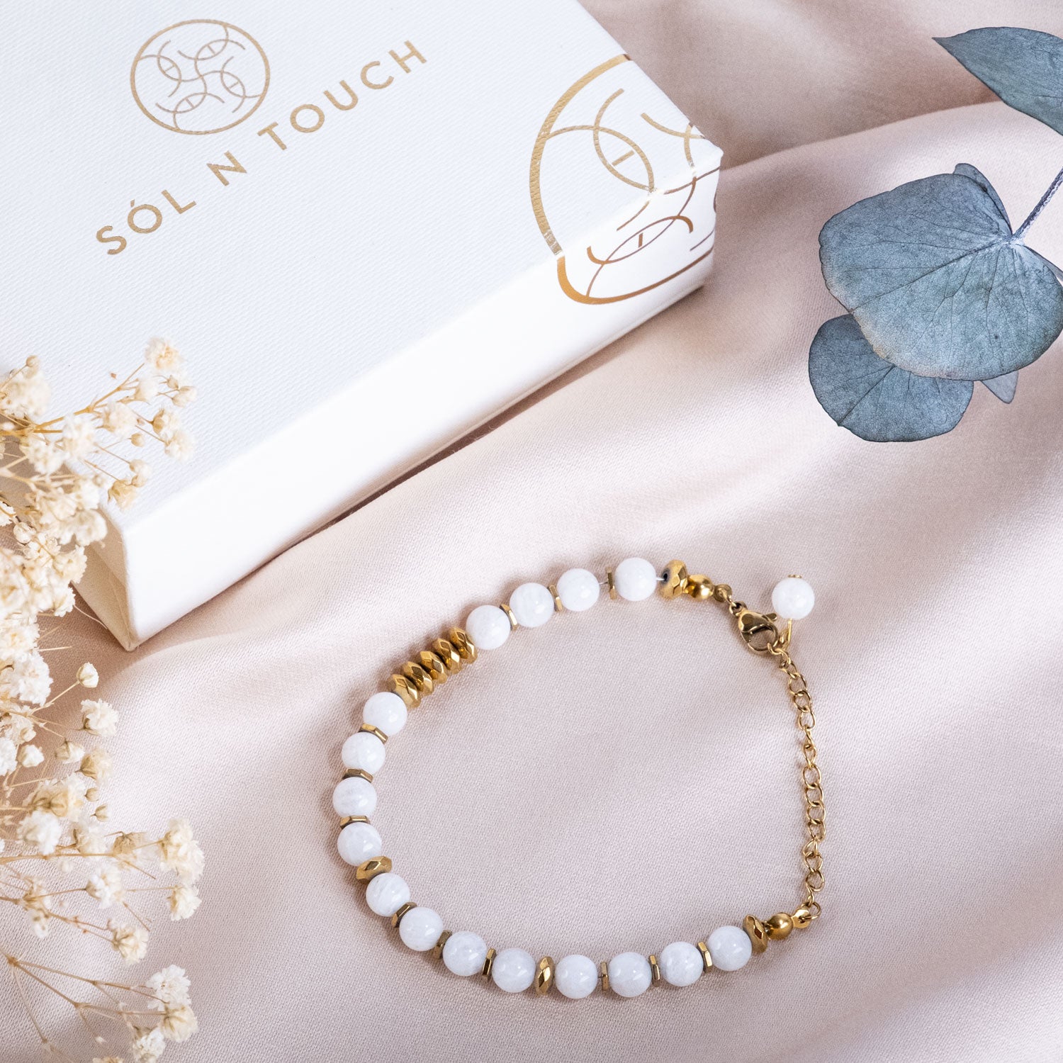Life Bloom Moment – Moonstone Bracelet (Gold Version)