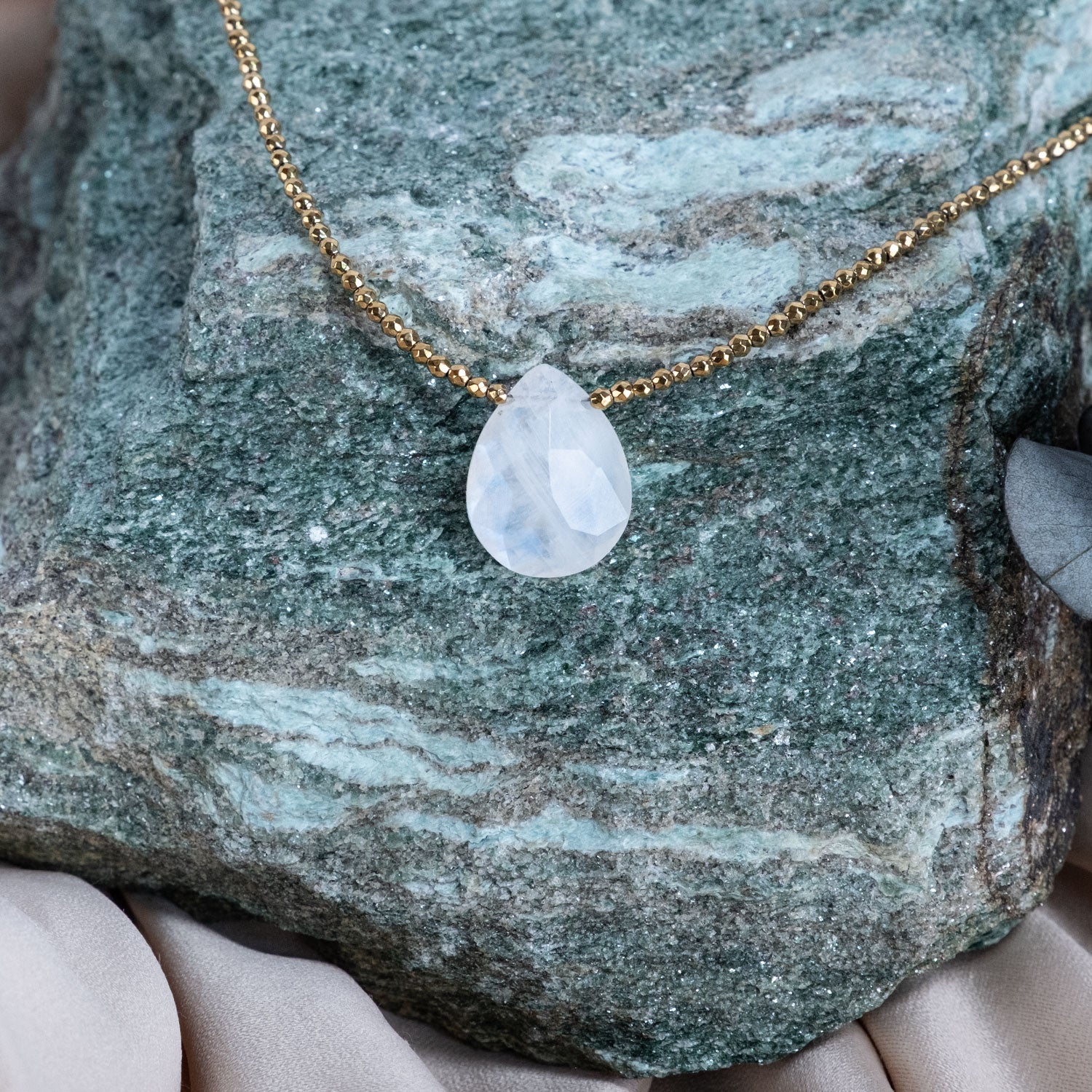 Soft Glow – Moonstone Necklace