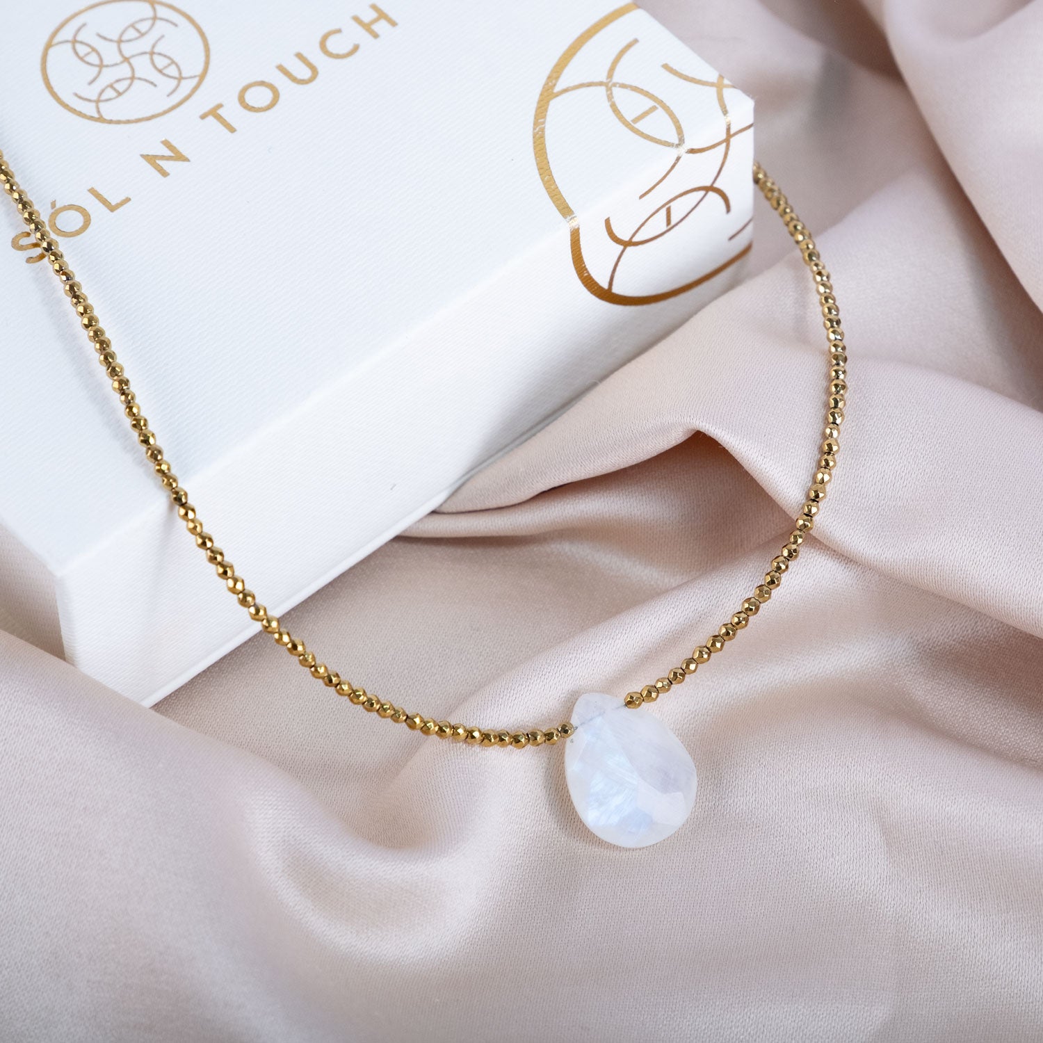 Soft Glow – Moonstone Necklace