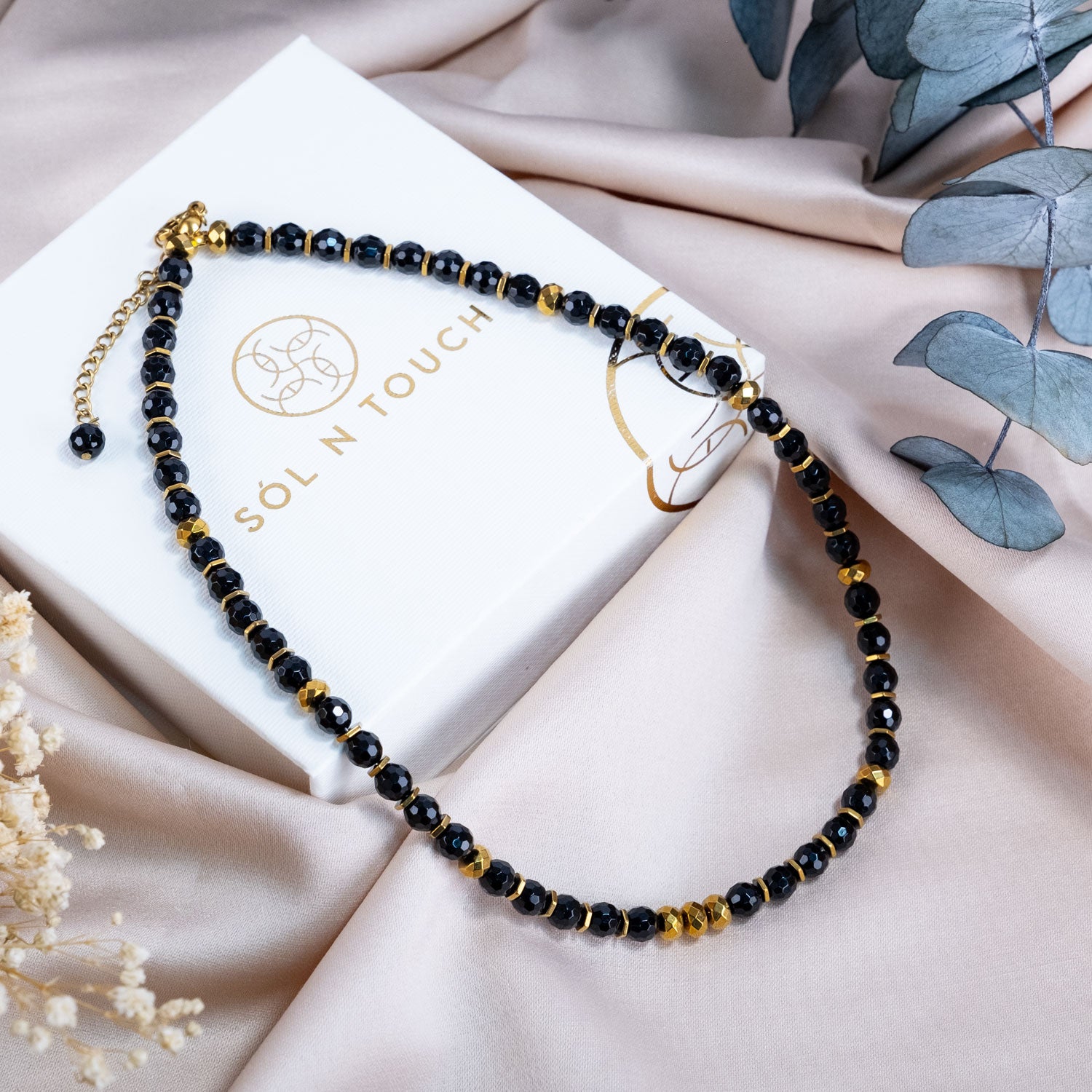Turning Point Moment – Black Onyx Necklace (Gold Version)