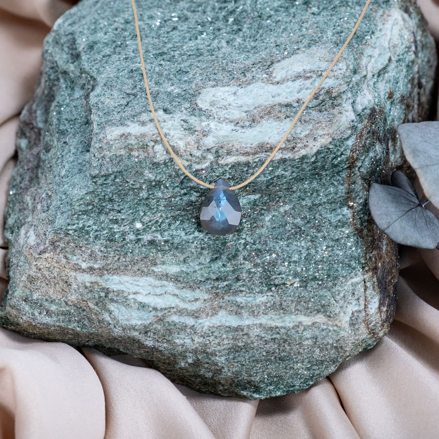 Inspiration & Touch – Labradorite Necklace